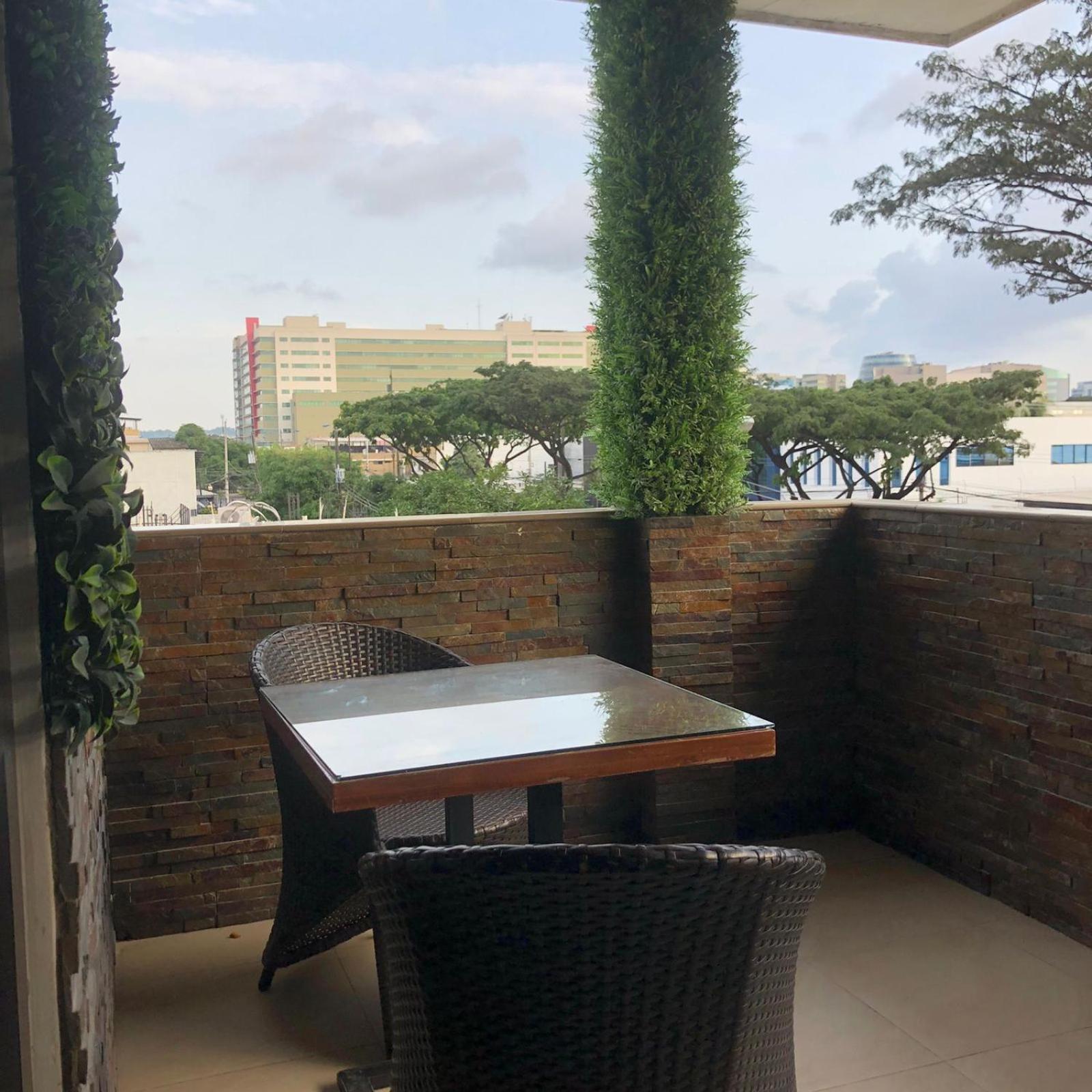 Hoteles En Guayaquil - Suites Guayaquil Cerca Del Aeropuerto Eksteriør billede