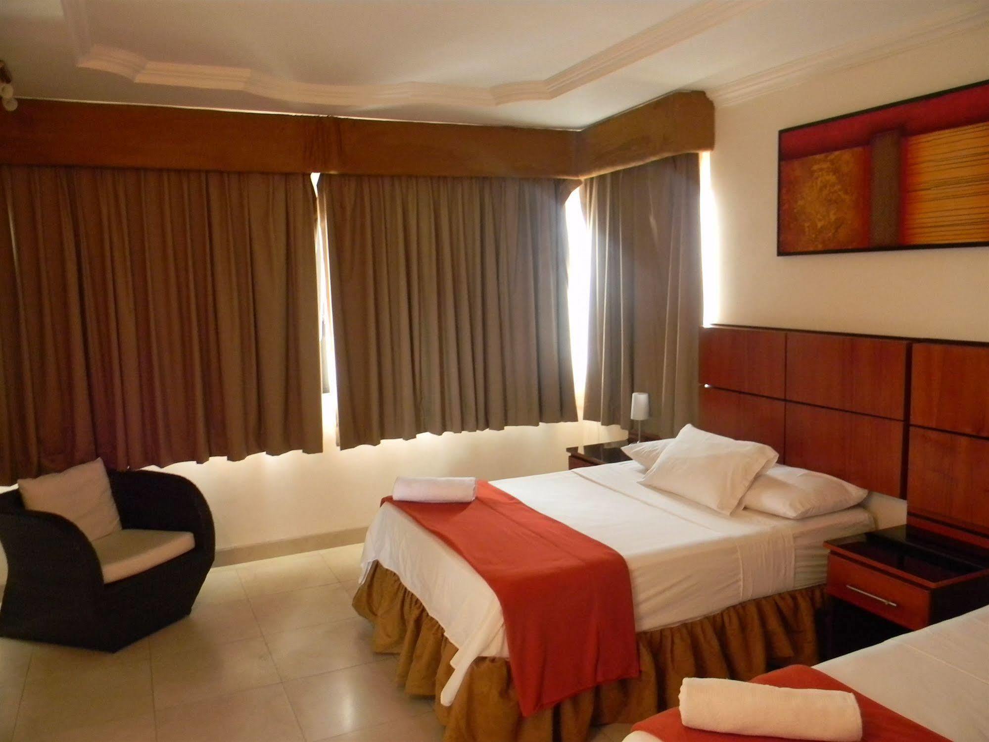 Hoteles En Guayaquil - Suites Guayaquil Cerca Del Aeropuerto Eksteriør billede