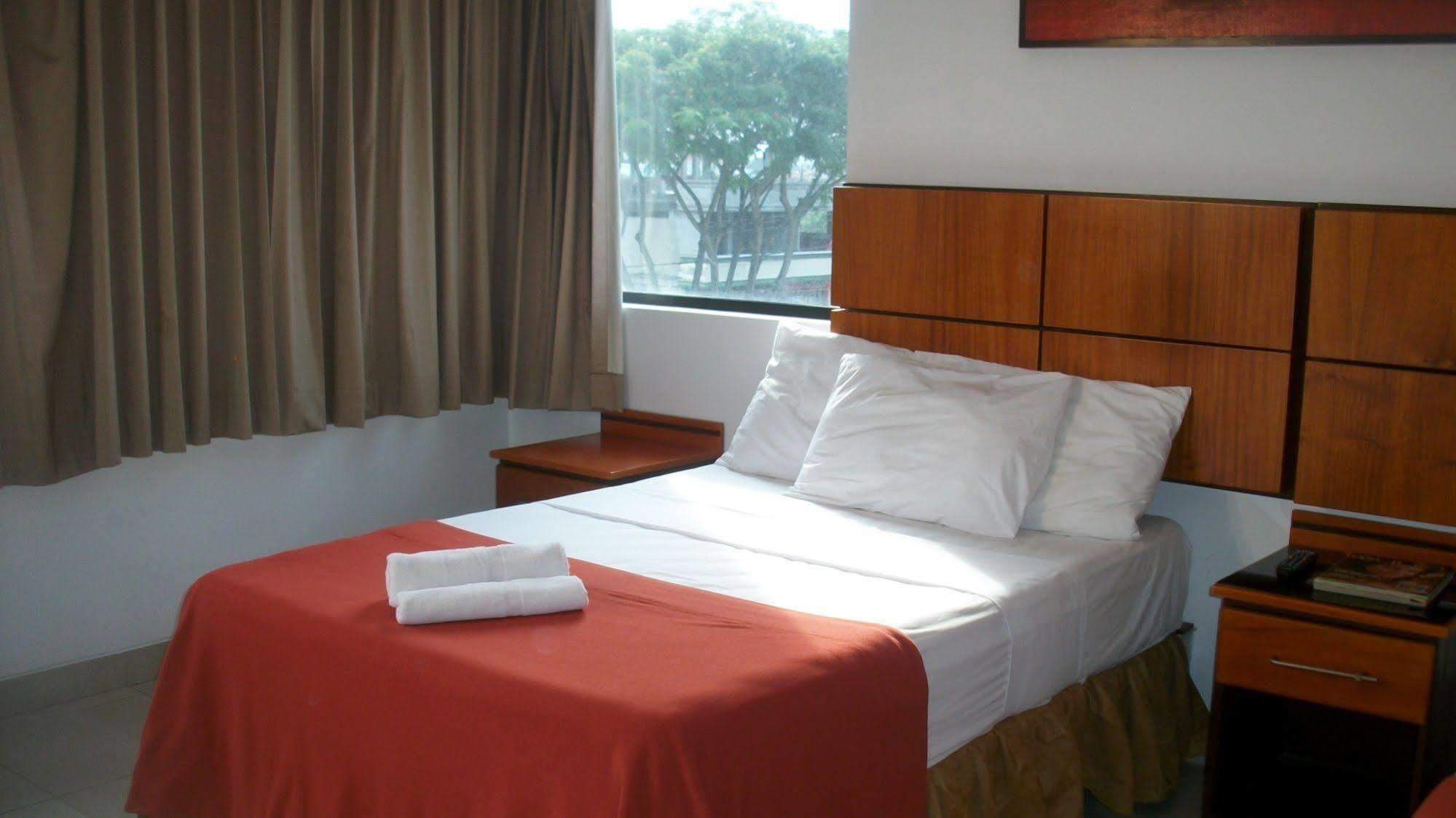 Hoteles En Guayaquil - Suites Guayaquil Cerca Del Aeropuerto Eksteriør billede